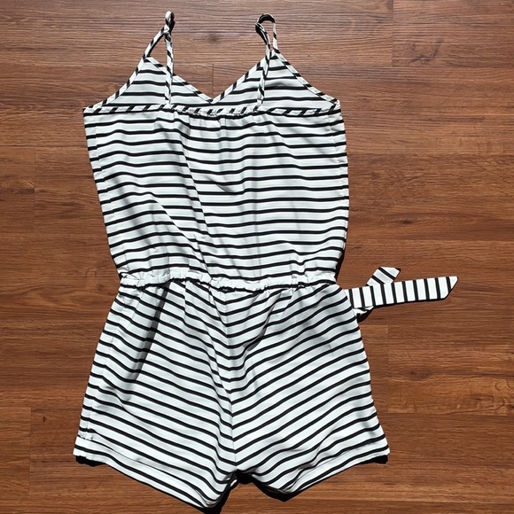 JCrew striped romper with pockets and adjustable straps. - Picture 2 of 3